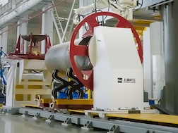 上6尊龙凯时大型管路机械人