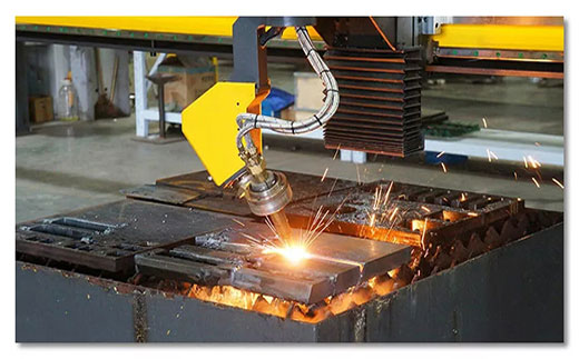 上6尊龙凯时10米超长跨距无限回转数控坡口切割机调试