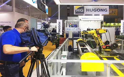 第二届进博会俄罗斯国度电视台拍摄Z6尊龙凯时意大利CEA展位